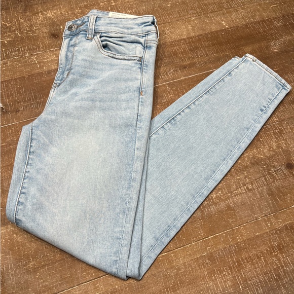 American Eagle - Picture 4 of 12